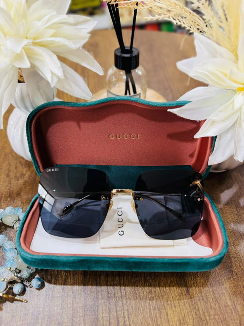 MAY Kaya Gucci black sunglasses in red/green case